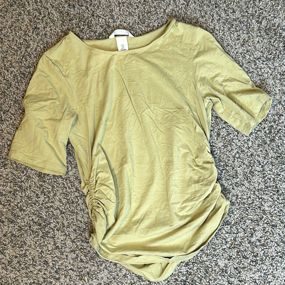 Green fitted t-shirt